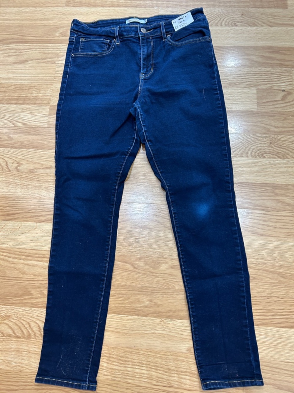 L6.   Women’s Dark Blue Skinny Jeans
